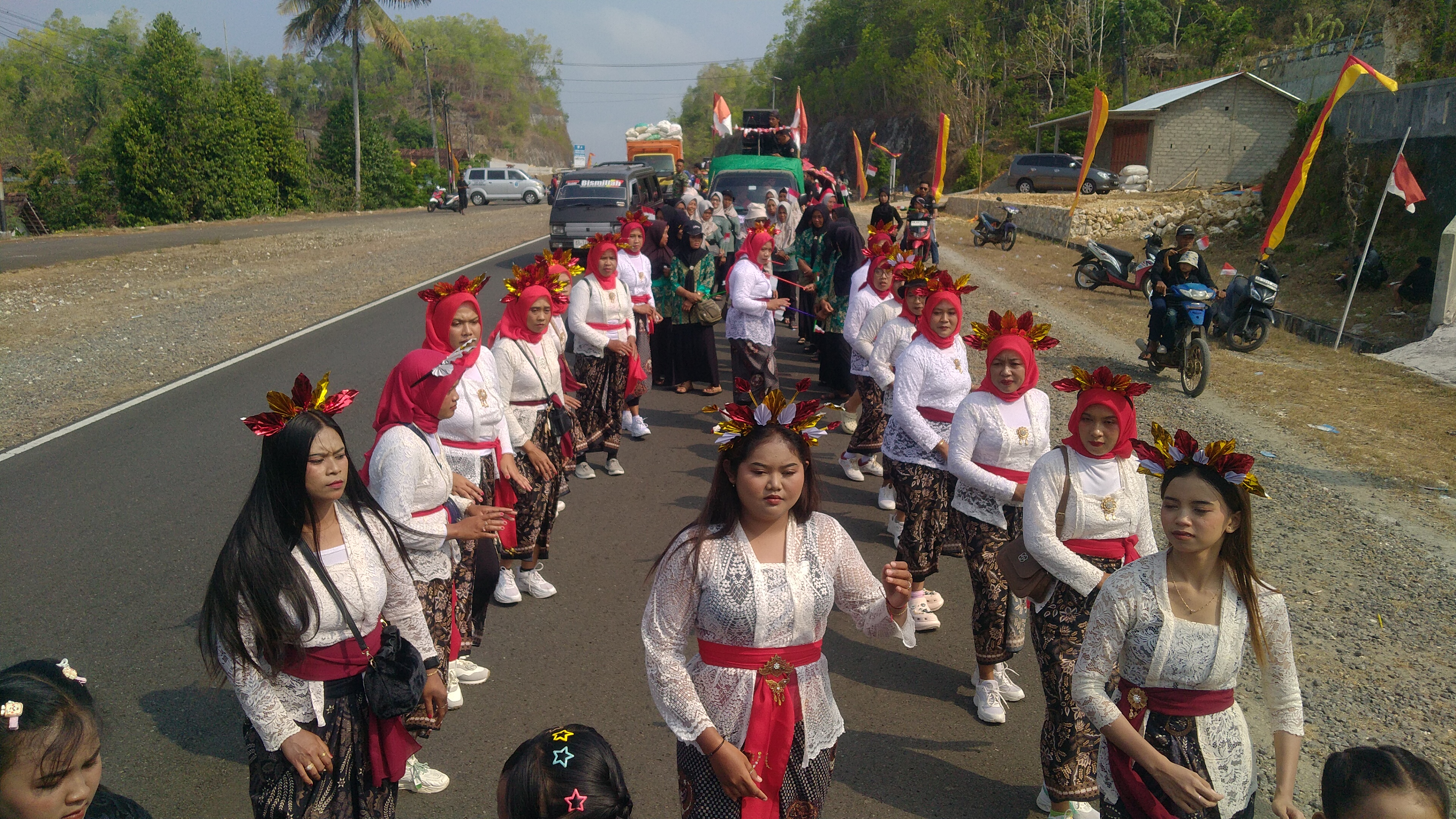Warga Gangsalan Lor Semarakkan Karnaval HUT ke-81 Kemerdekaan RI
