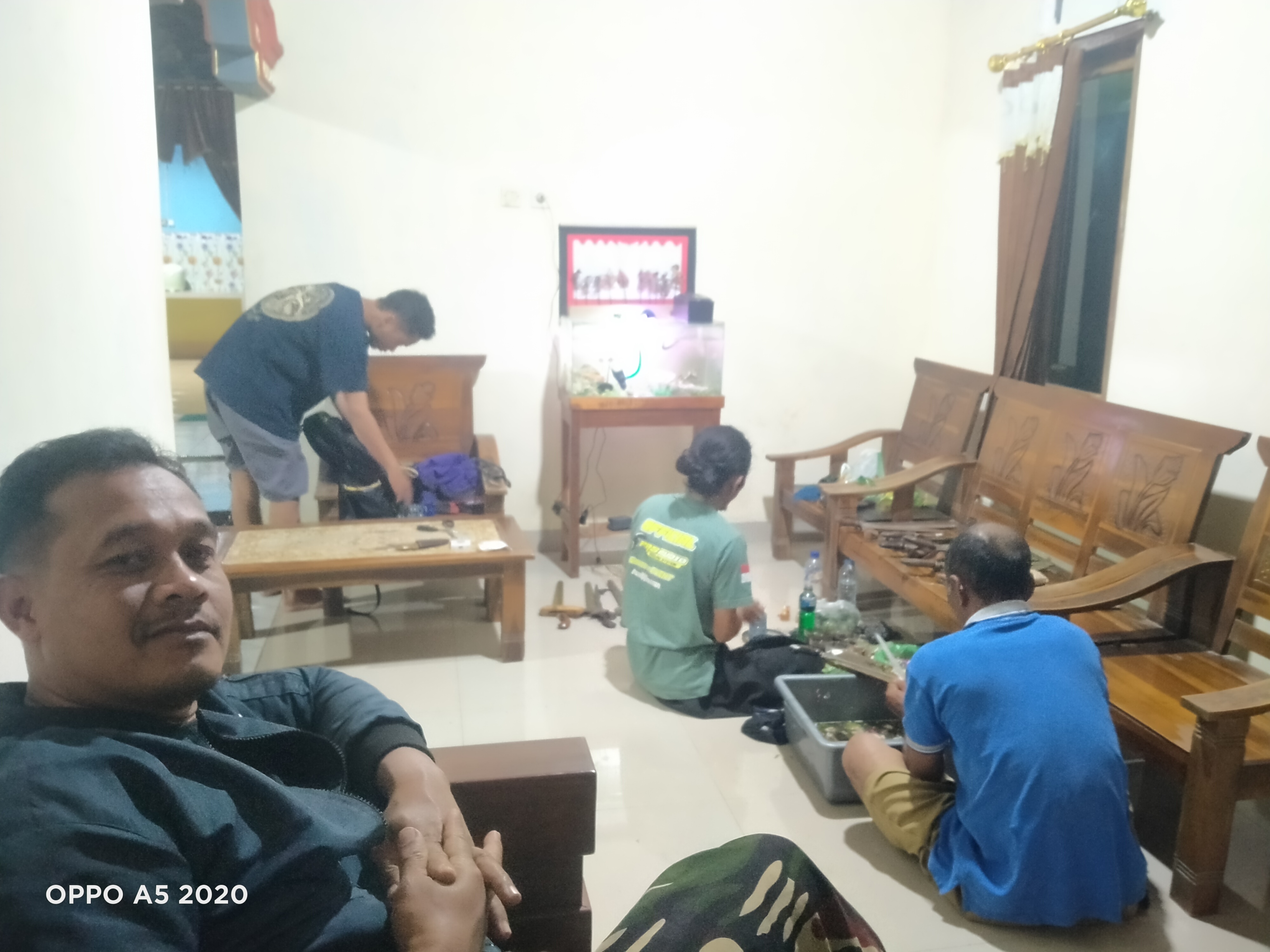 JAMASAN KERIS ATAU PUSAKA DI BULAN SURO